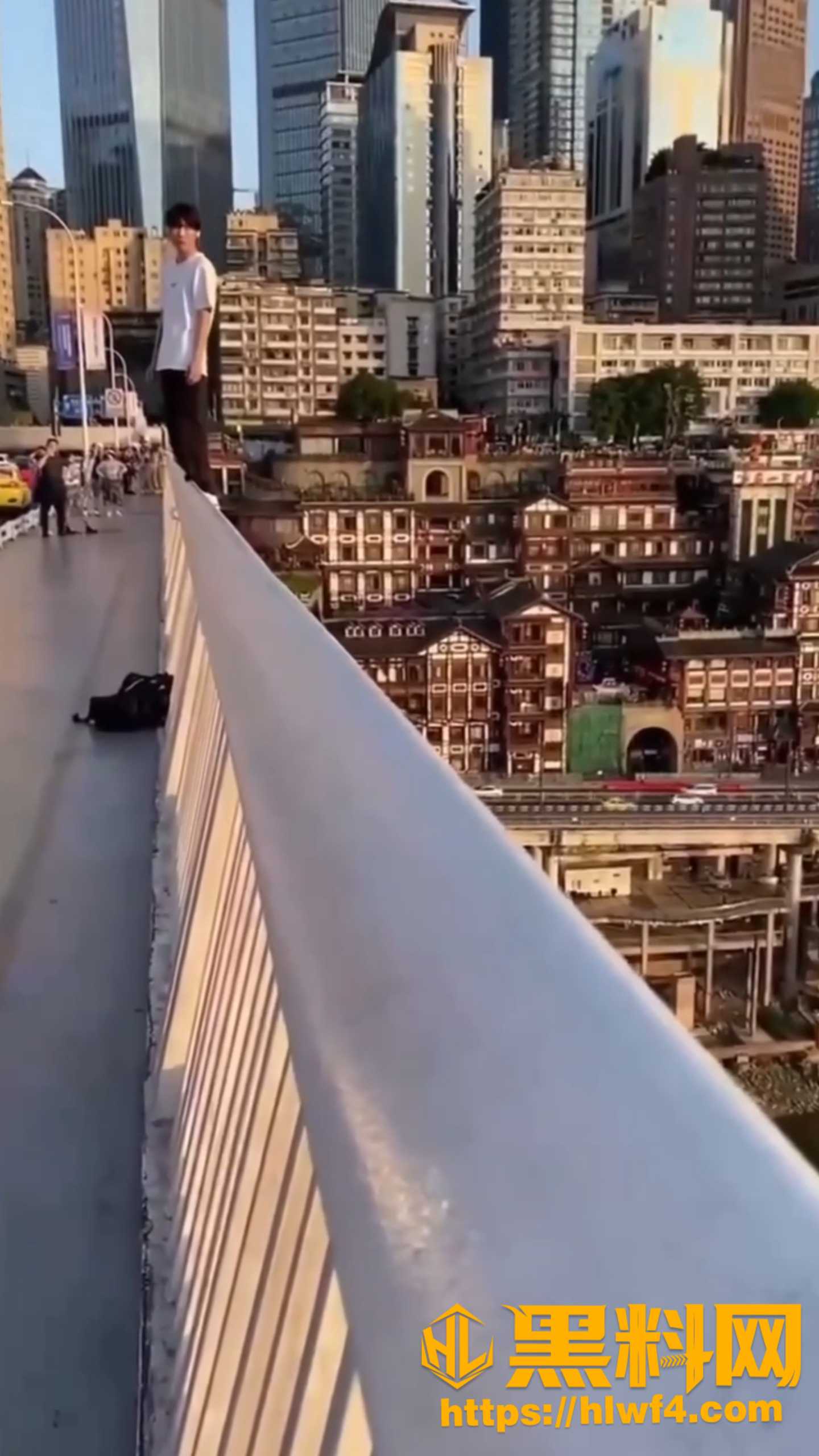 重庆嘉陵江大桥跳河事件