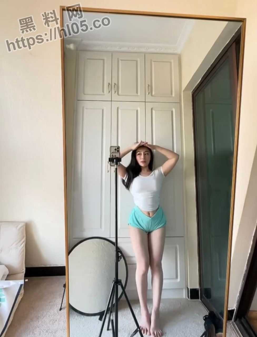 976X1280