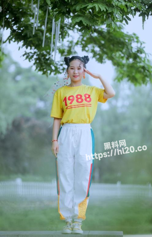 496X773