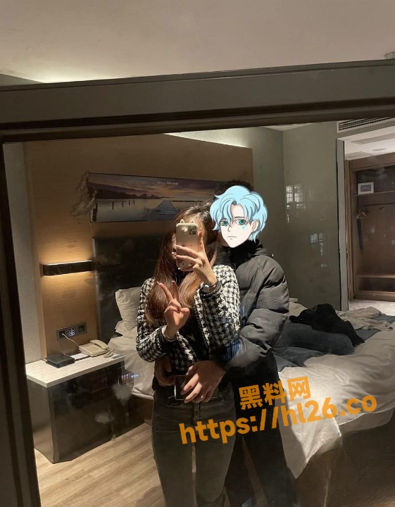 561X720