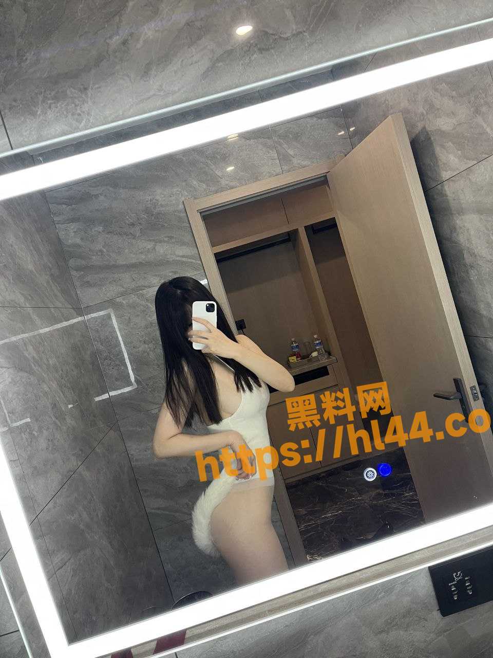 960X1280