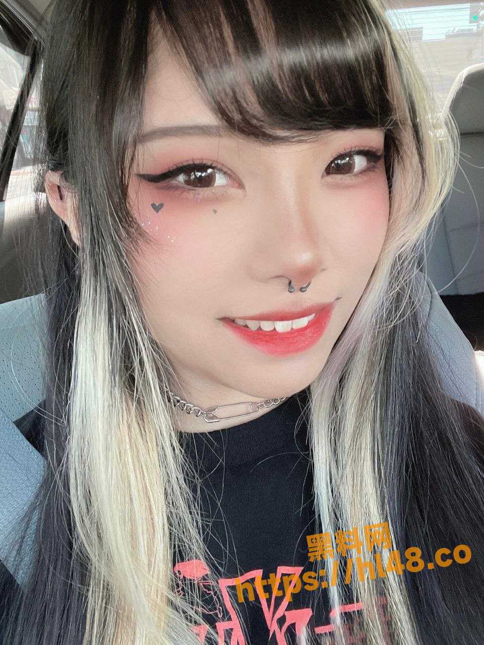 960X1280