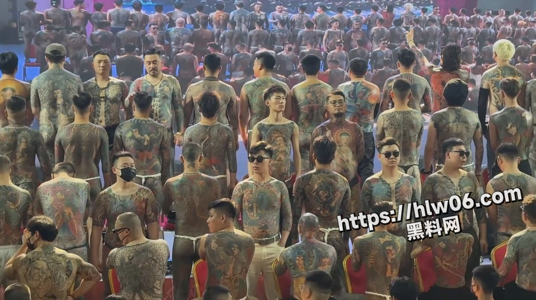 1045X586