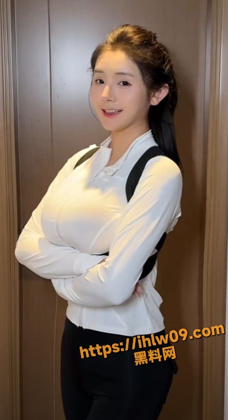 444X818