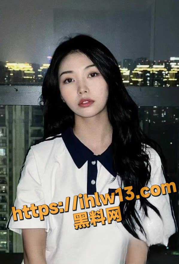 598X882