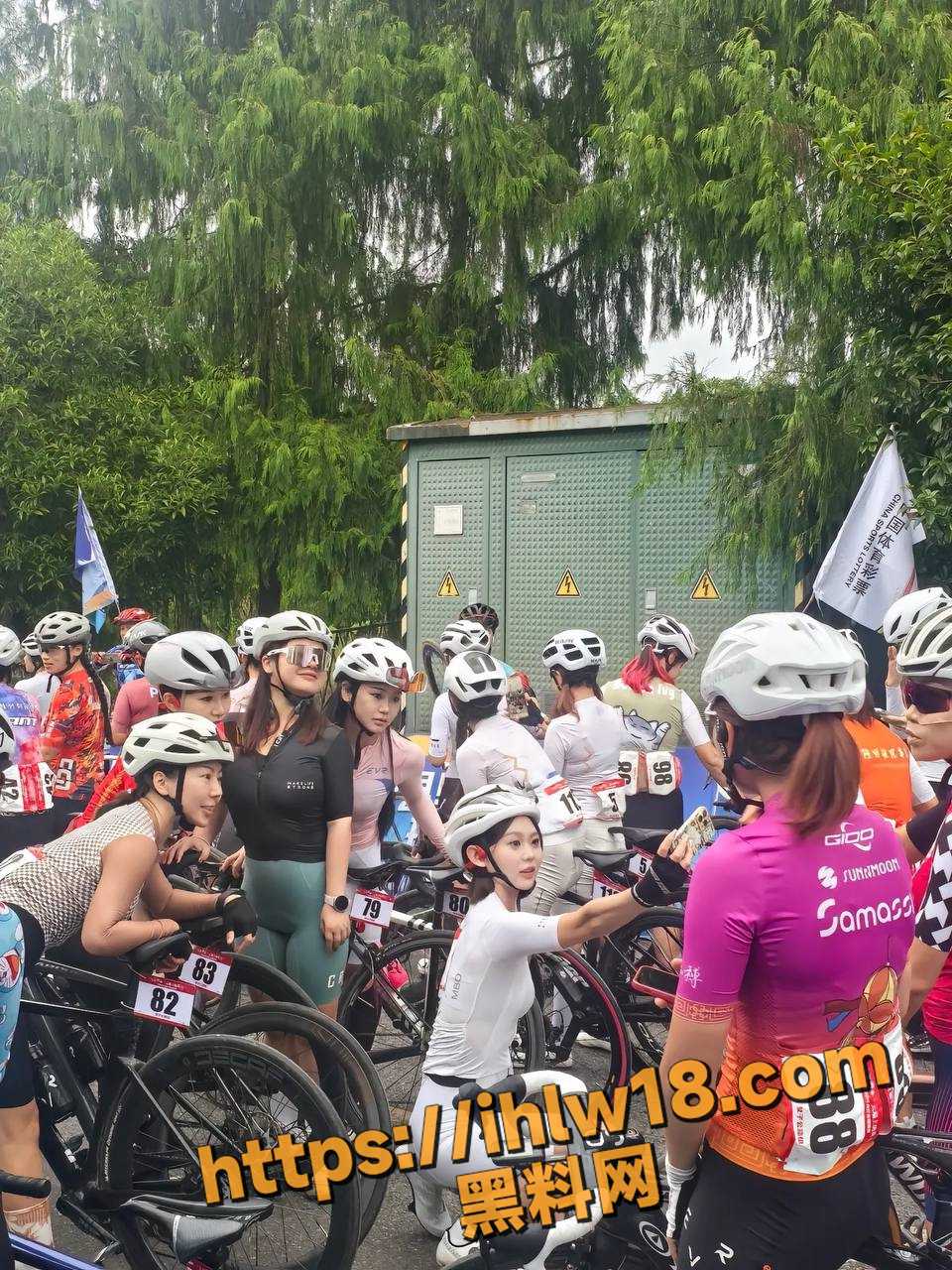 960X1280