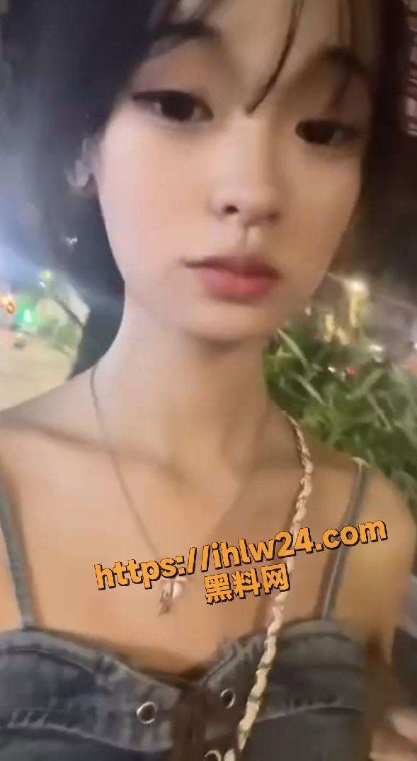 589X1075