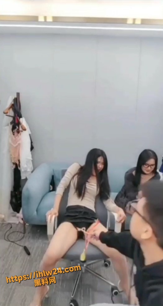 525X983