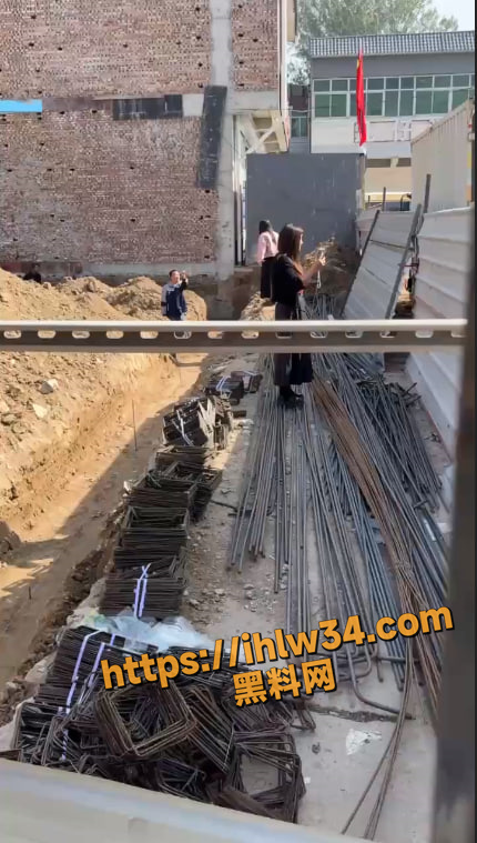 430X759