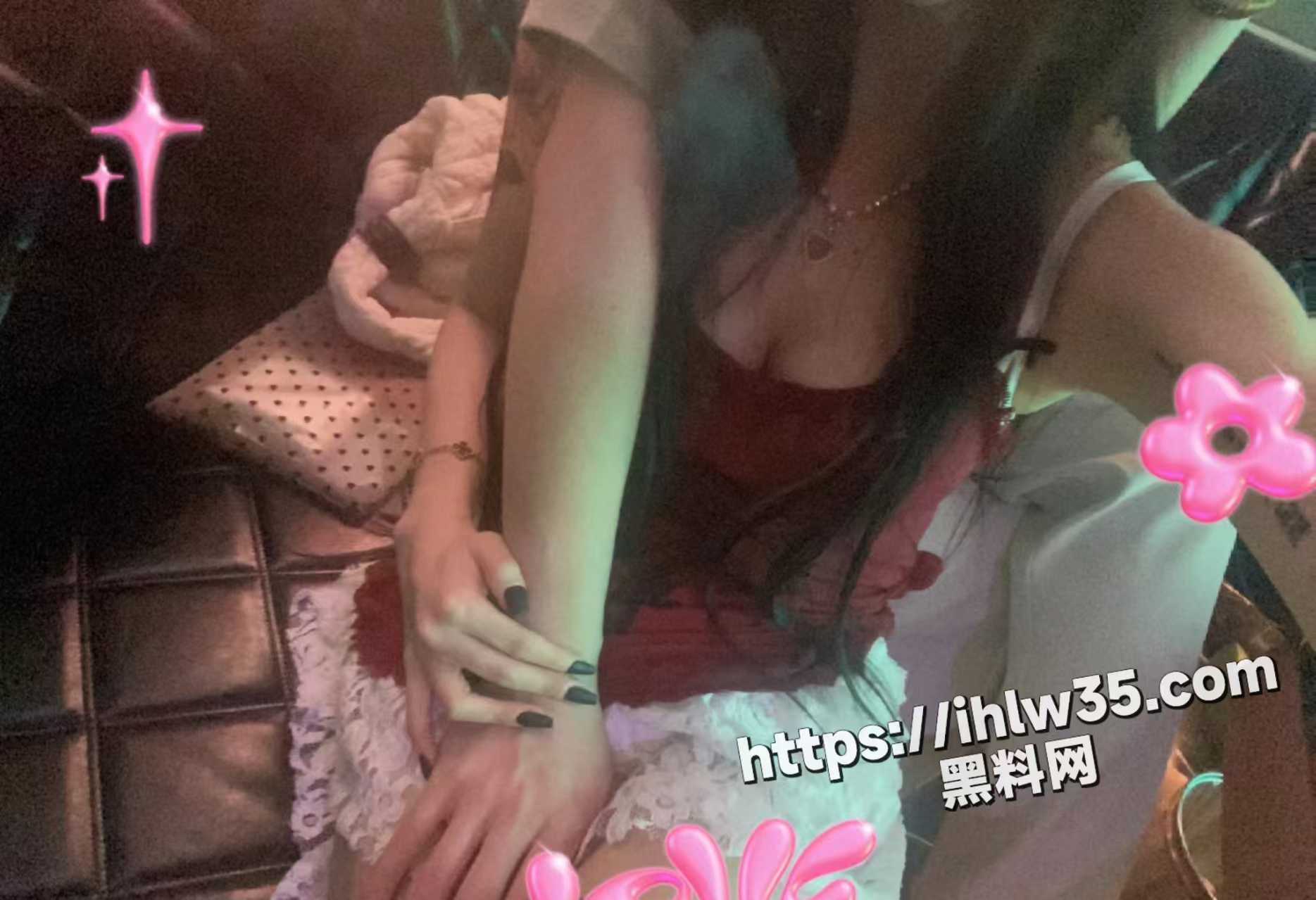 1869X1279