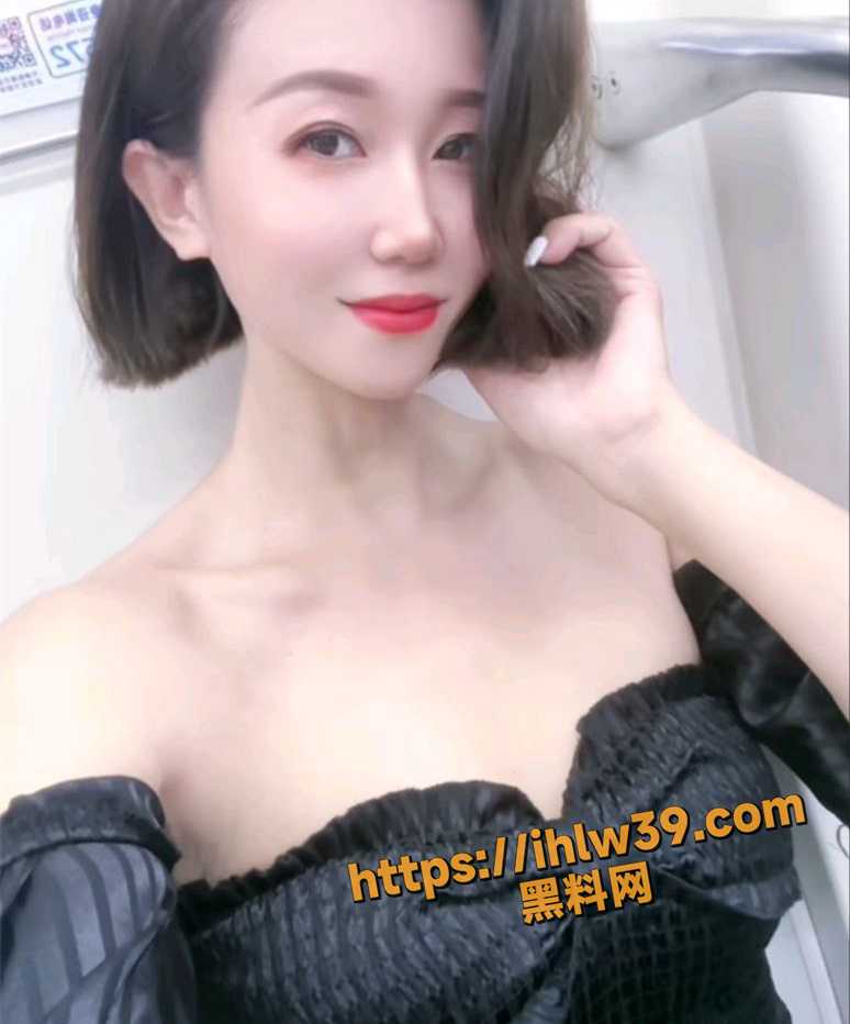 774X932
