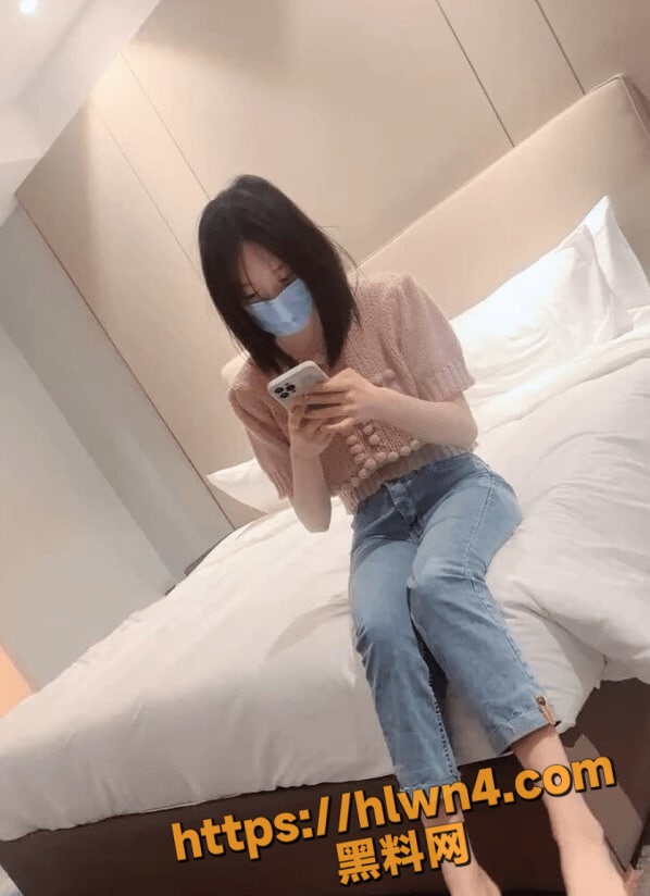 598X824
