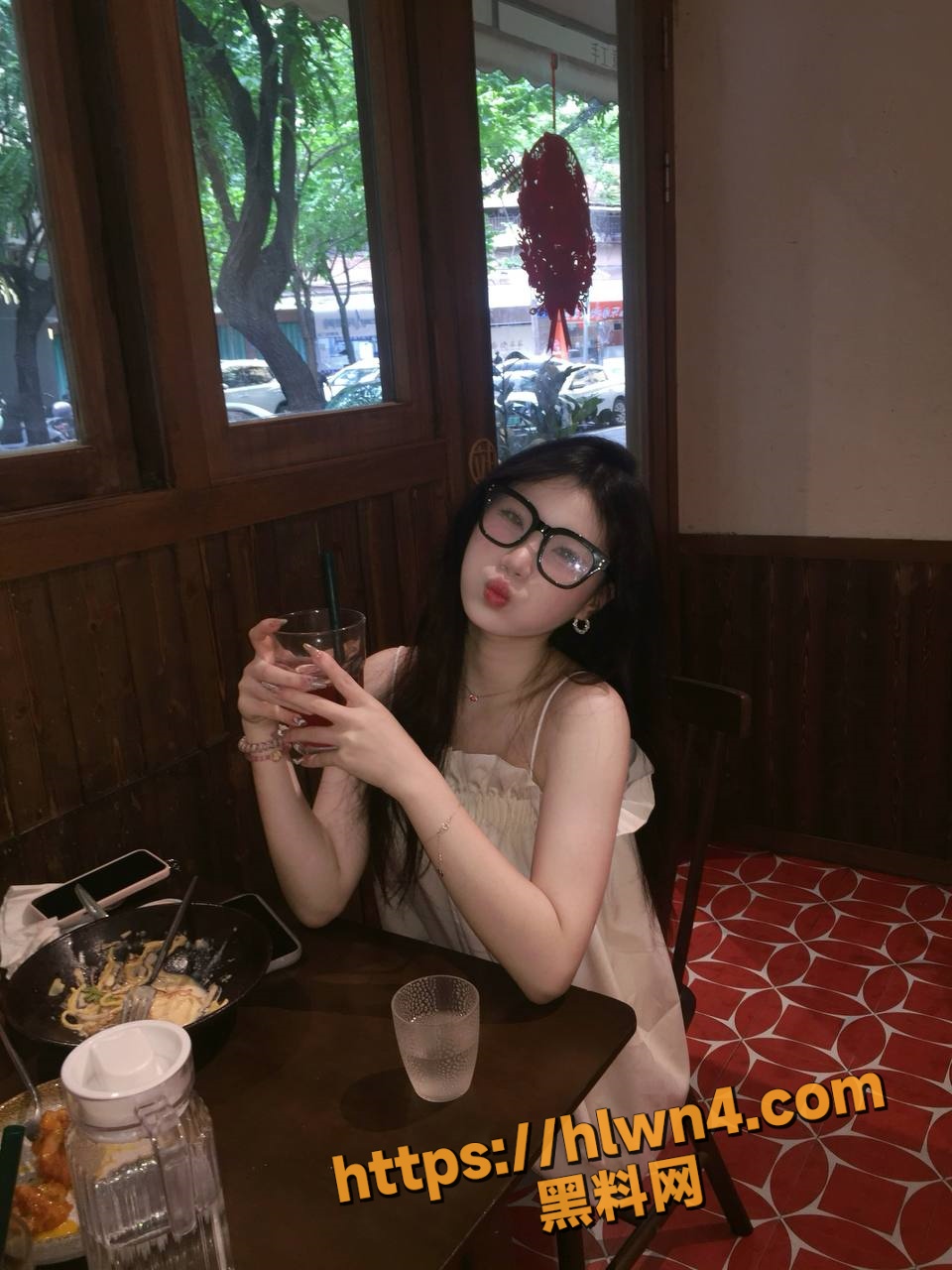 960X1280