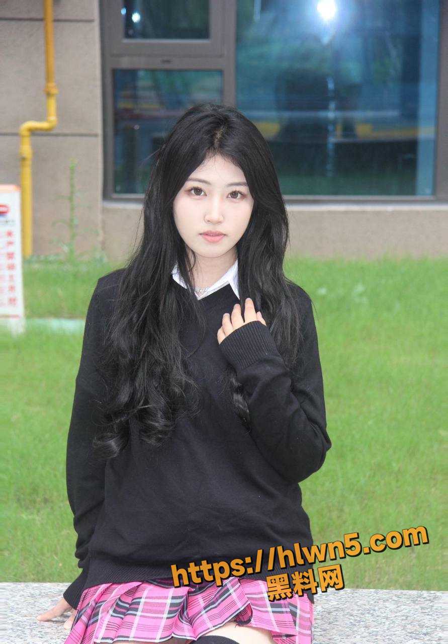891X1280