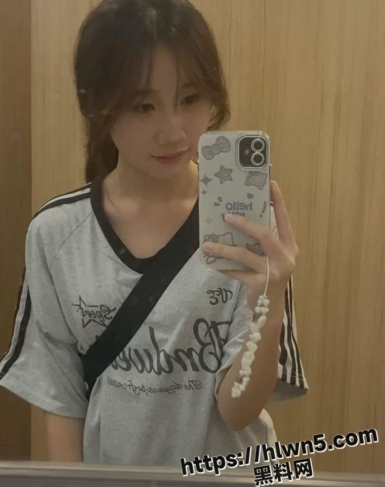 779X985