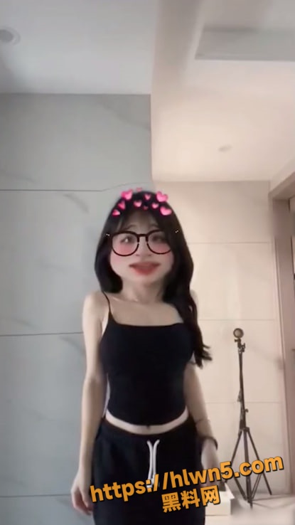415X738