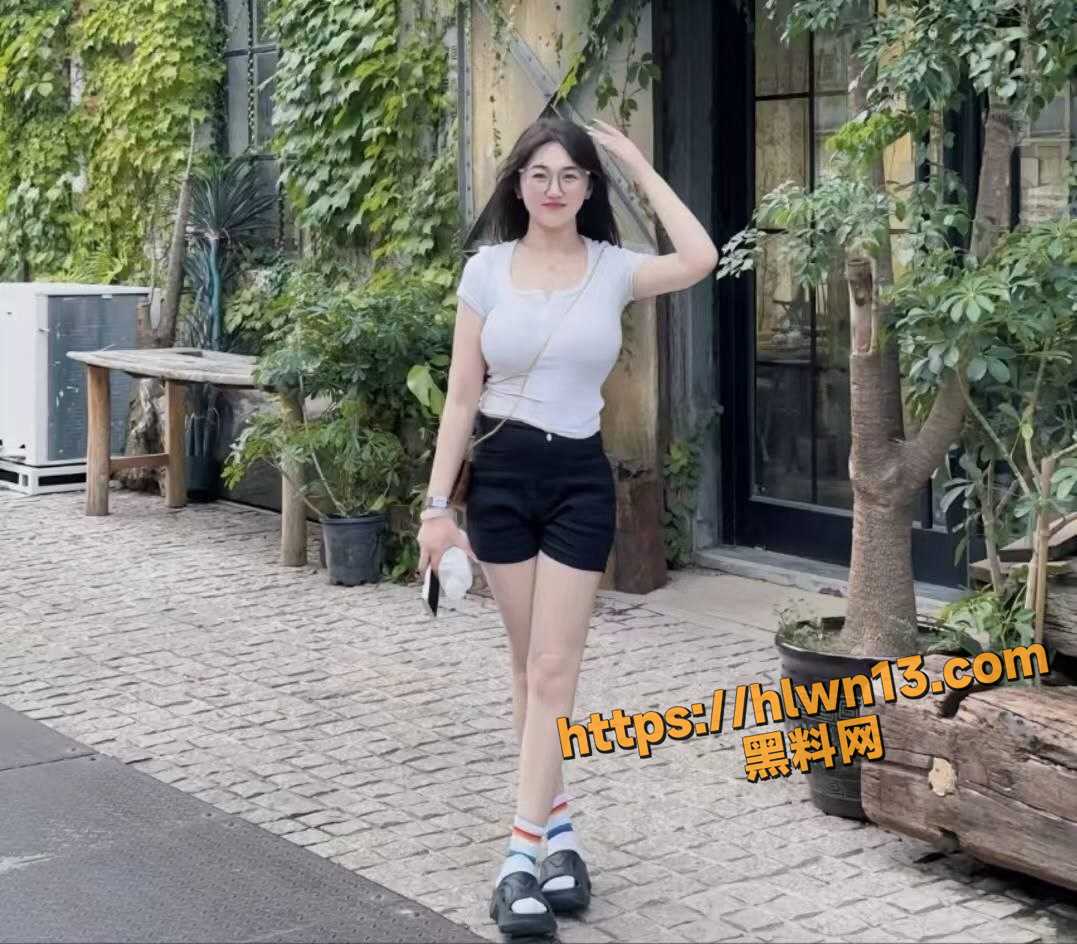 1077X944