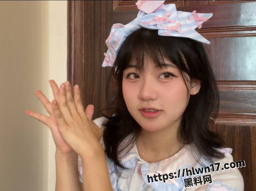 878X658