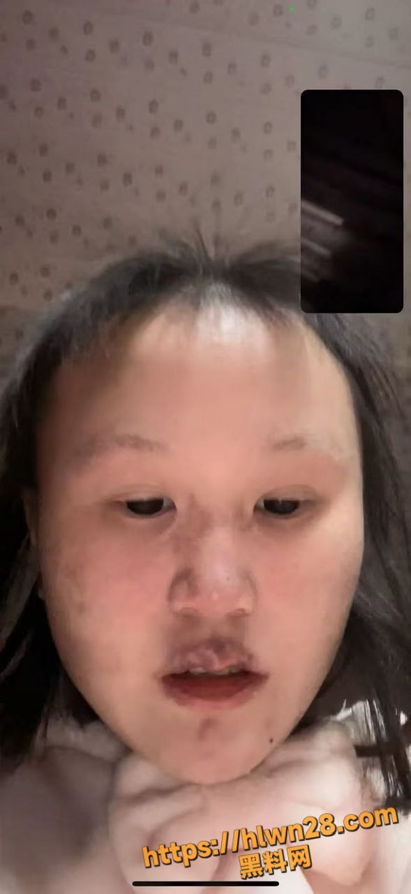 589X1280