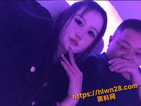 493X371