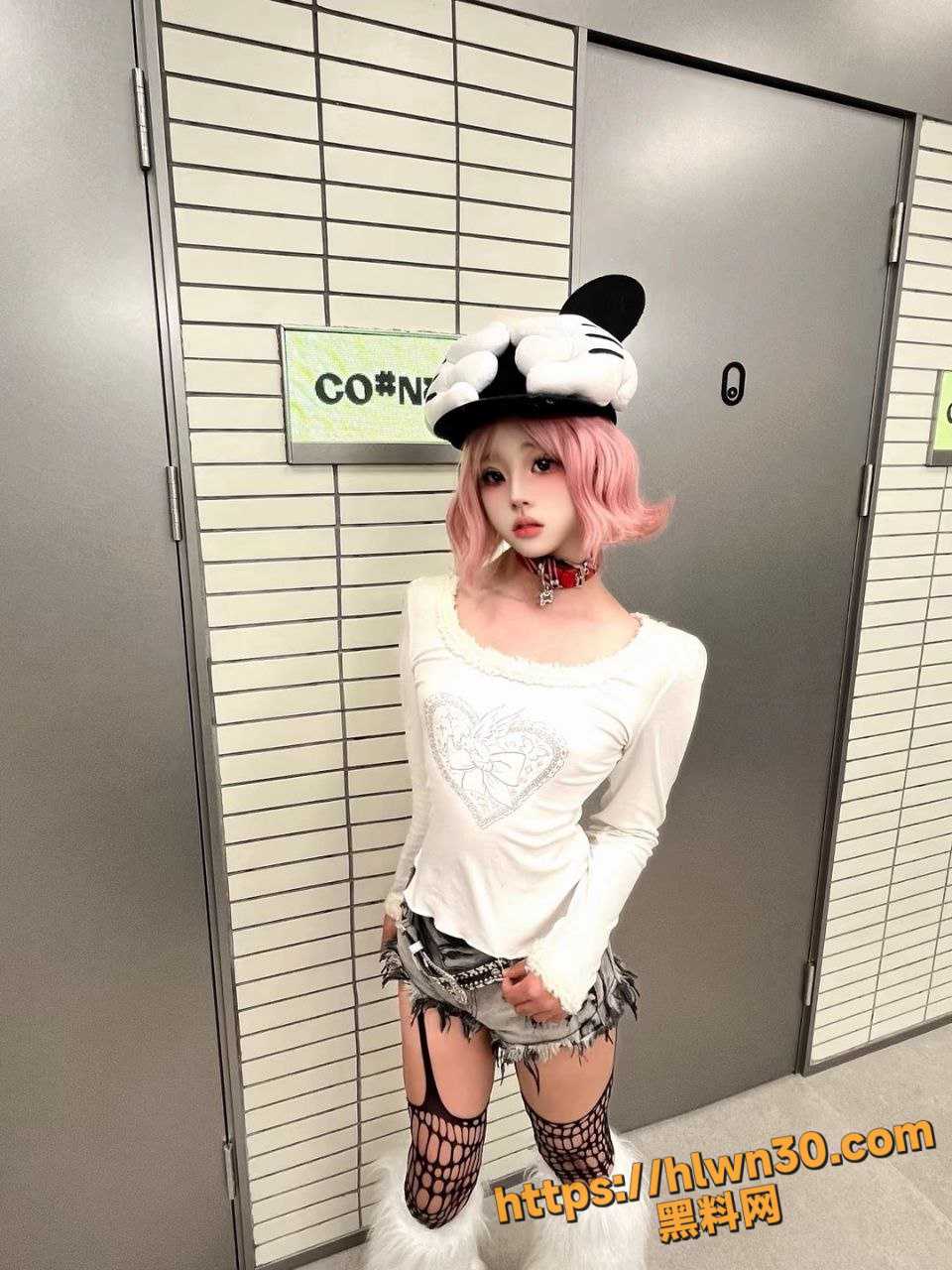 960X1280