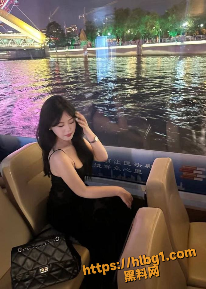 677X952