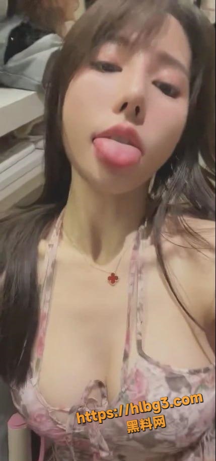 429X916