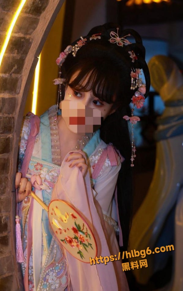 598X949
