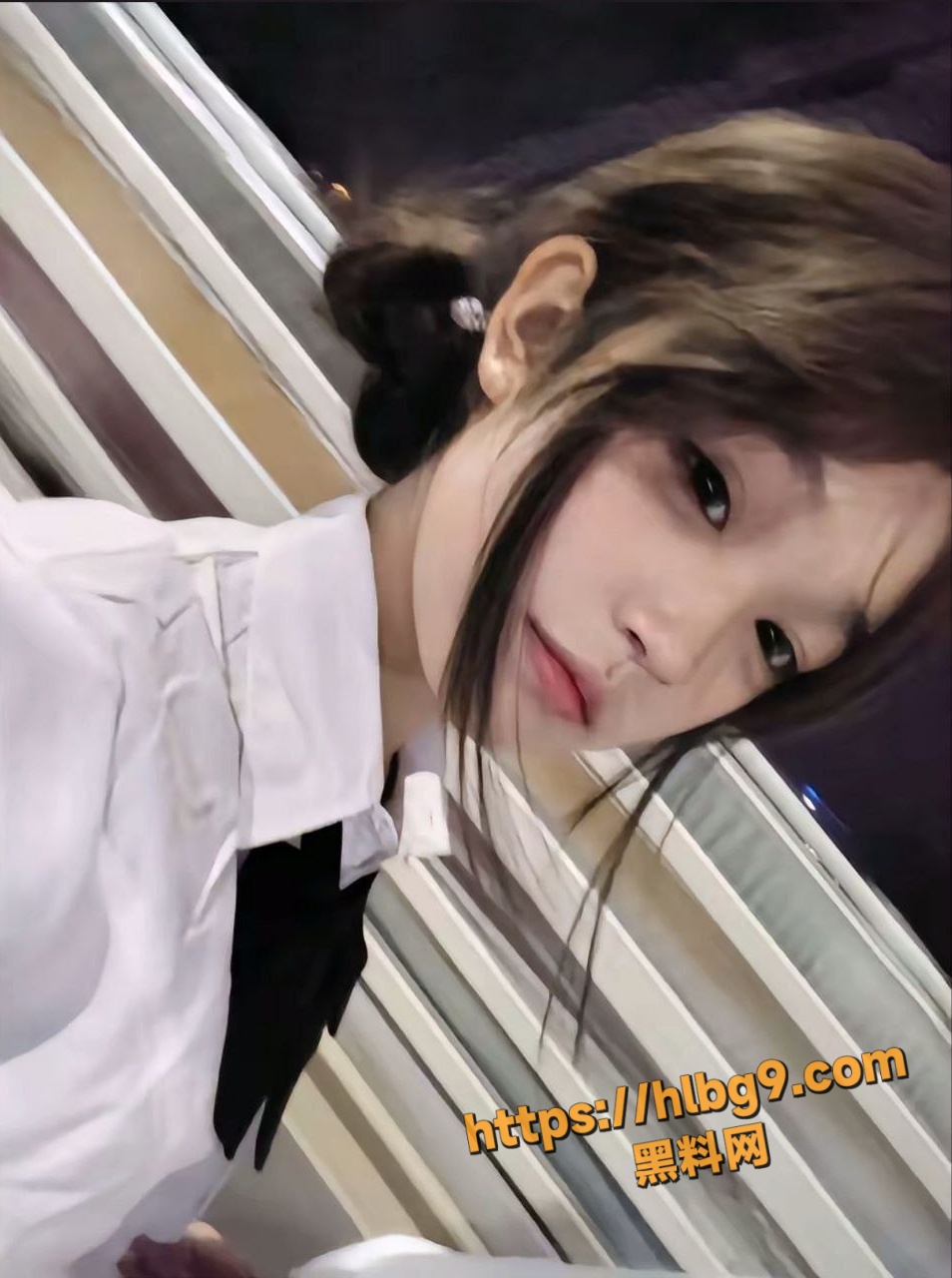 957X1280