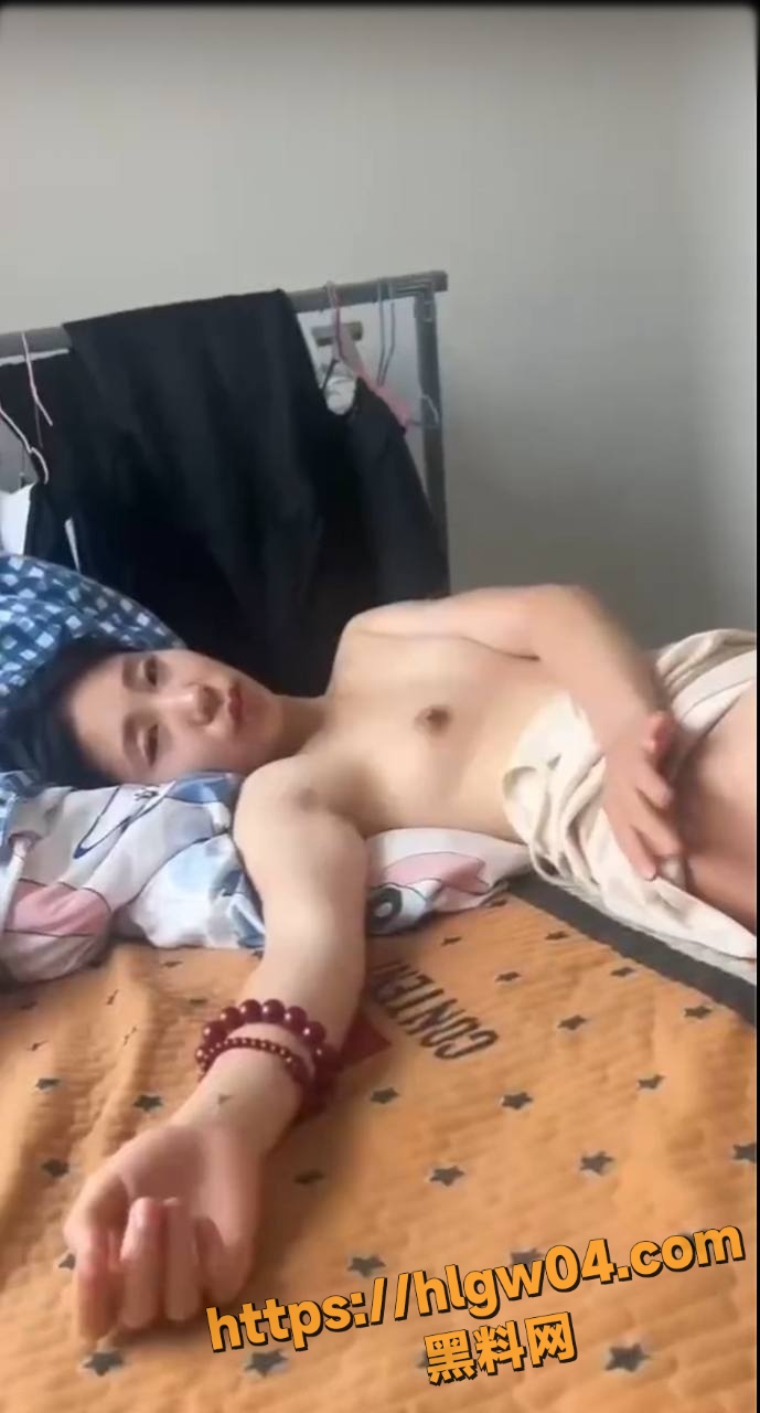 689X1280