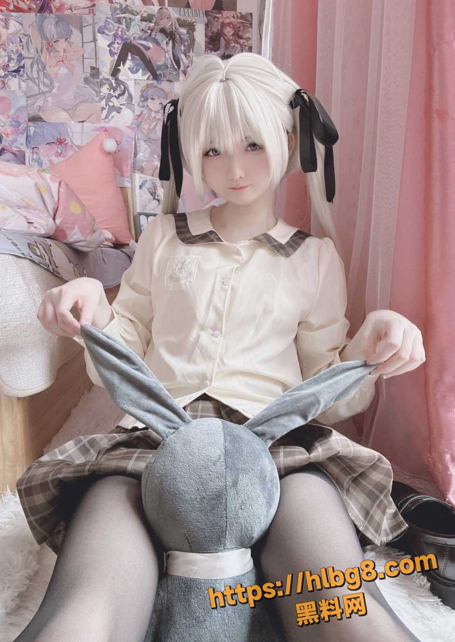 702