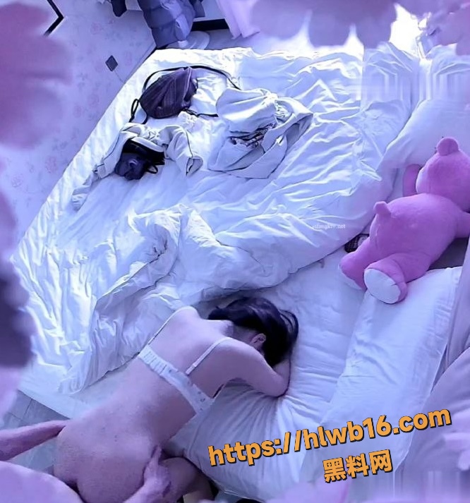 酒店高清偷拍神作 小情侣进门后 迫不及待抬腿就操 高清画面全程记录！