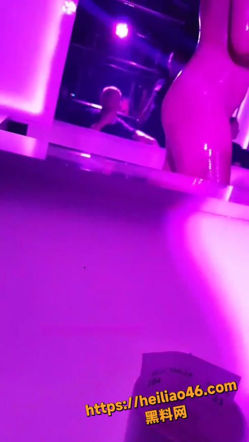 美乳翘臀5