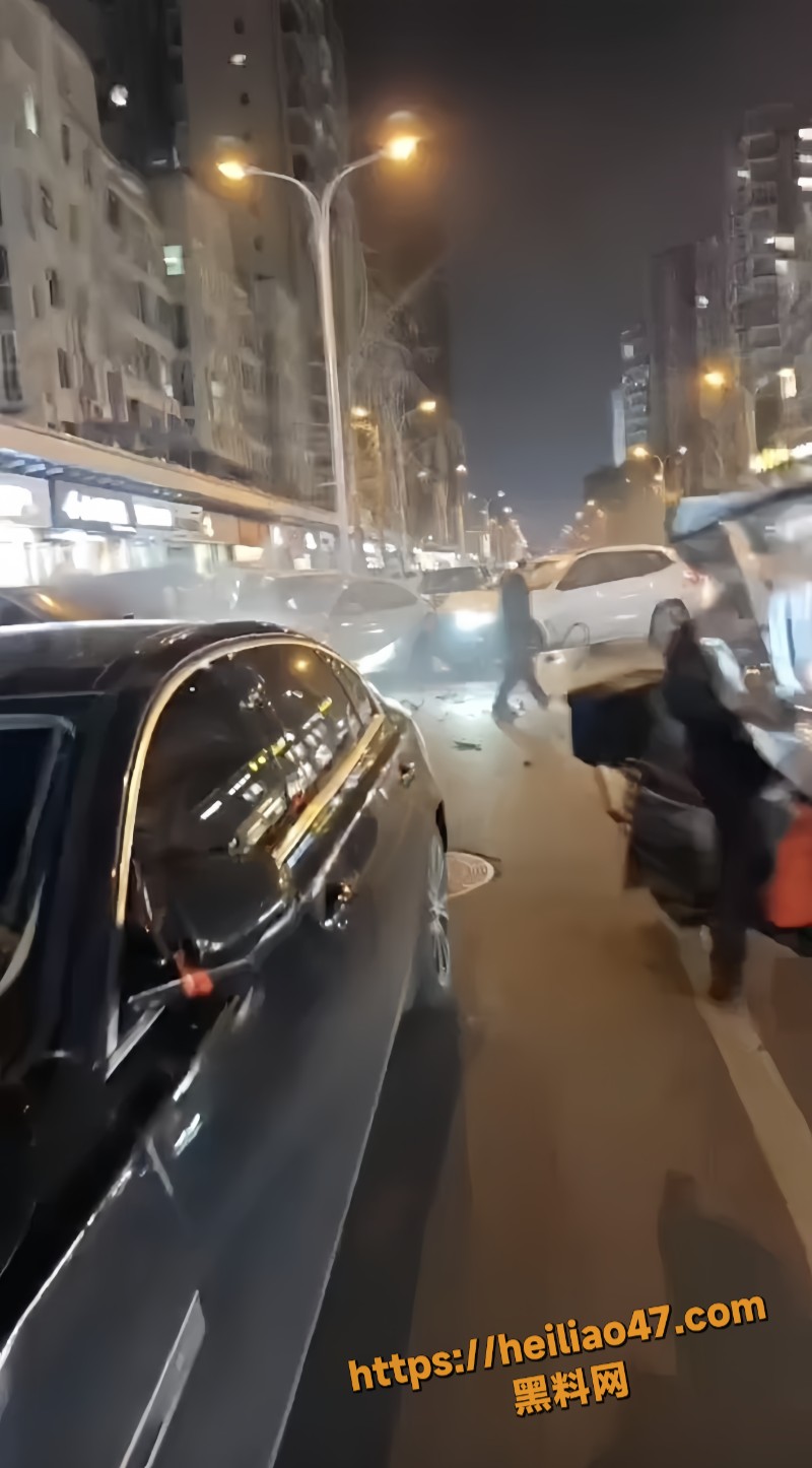 连撞7车 