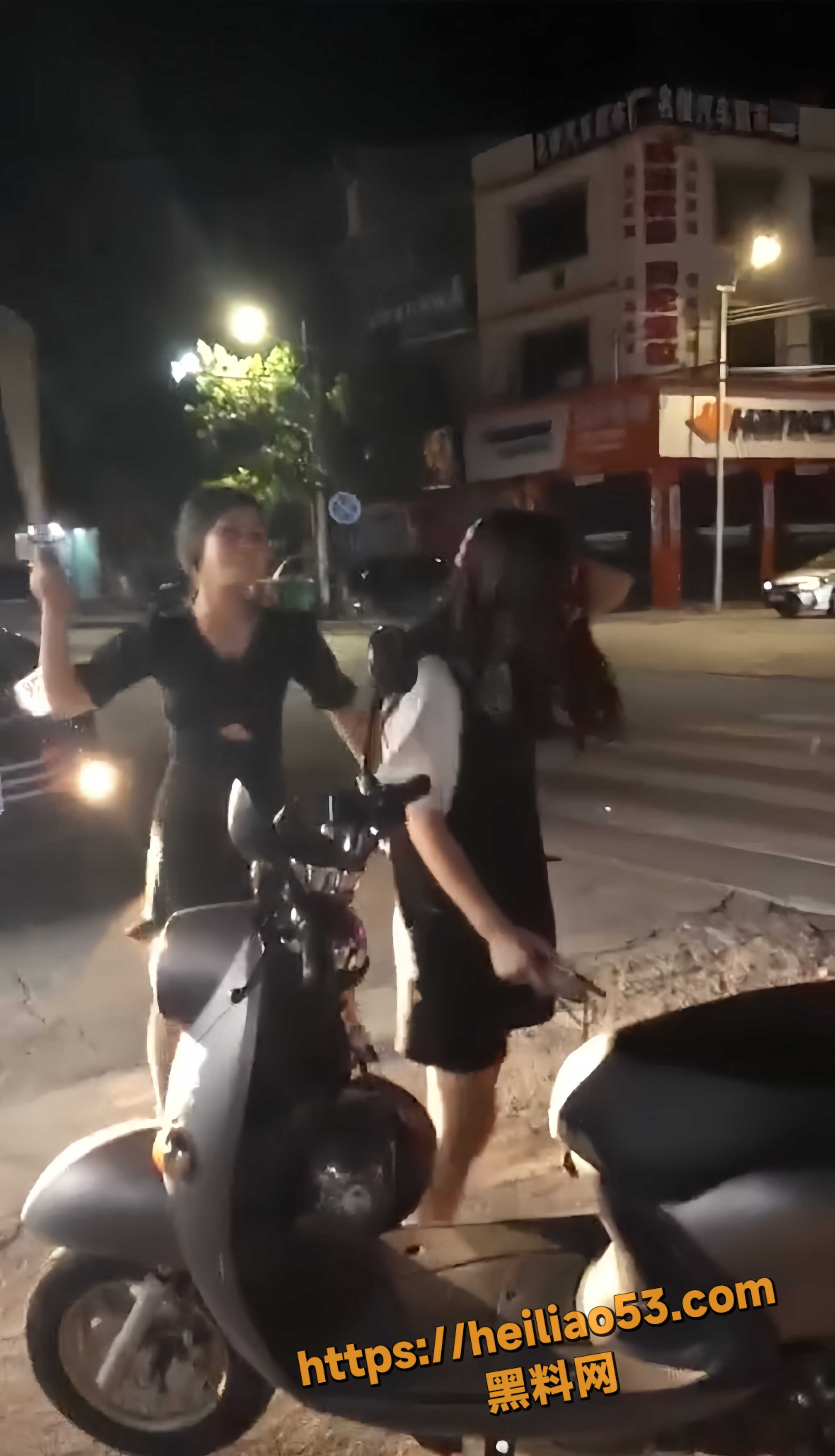 街头霸凌现场视频2