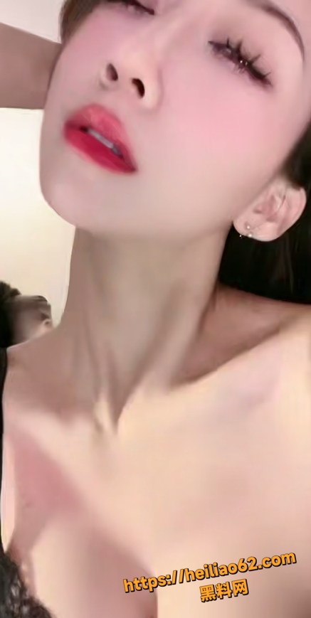 美乳翘臀5