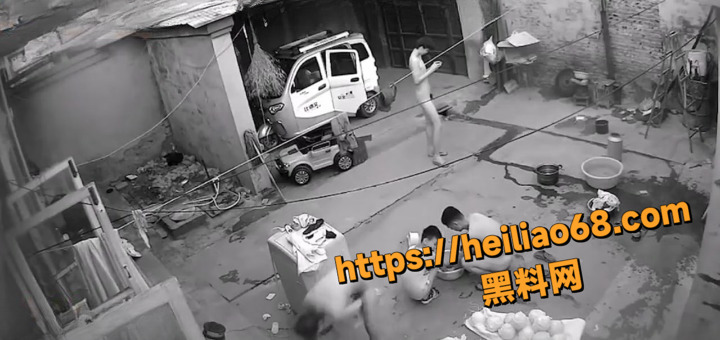 嫂子与两弟弟院中裸浴3