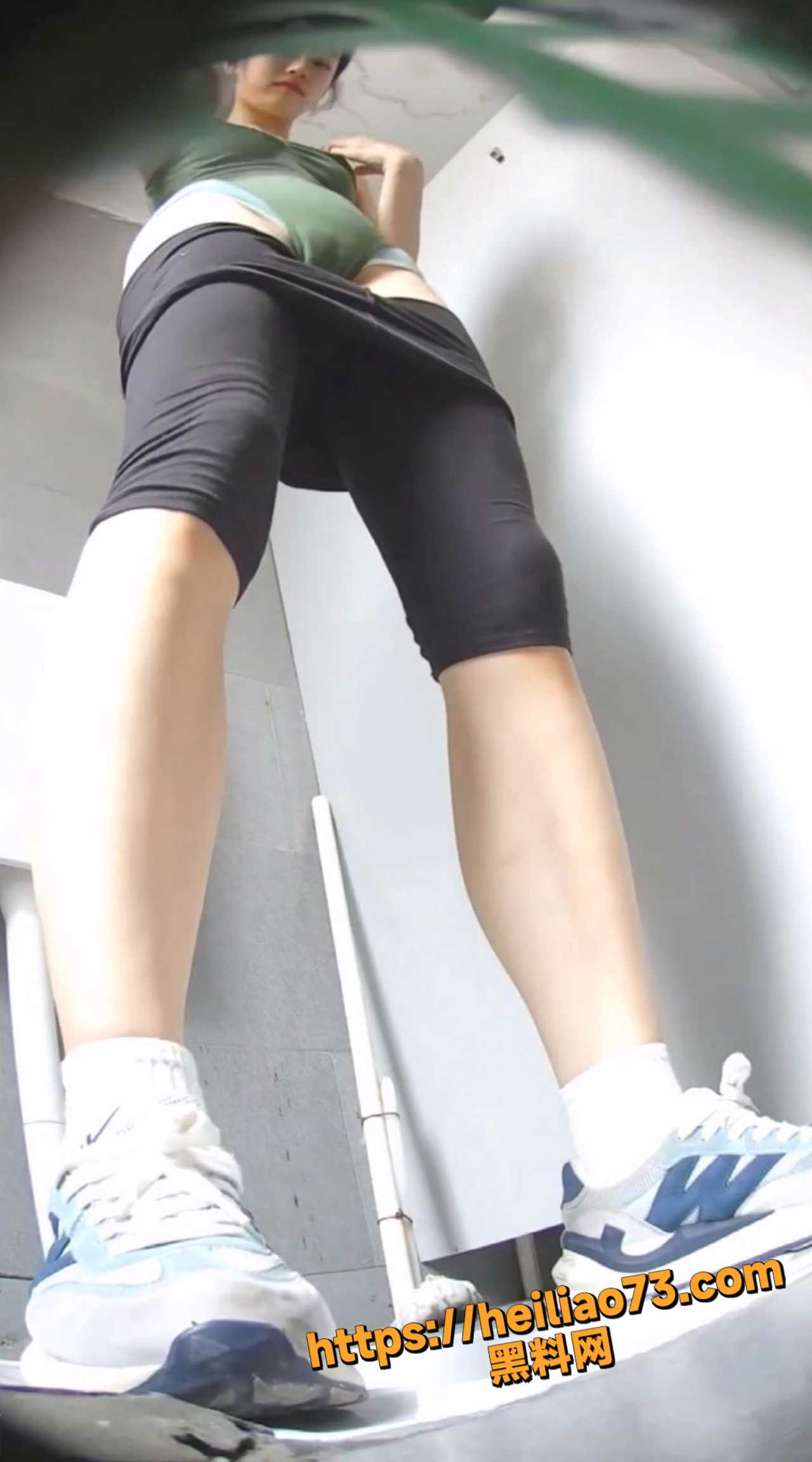 露脸出镜