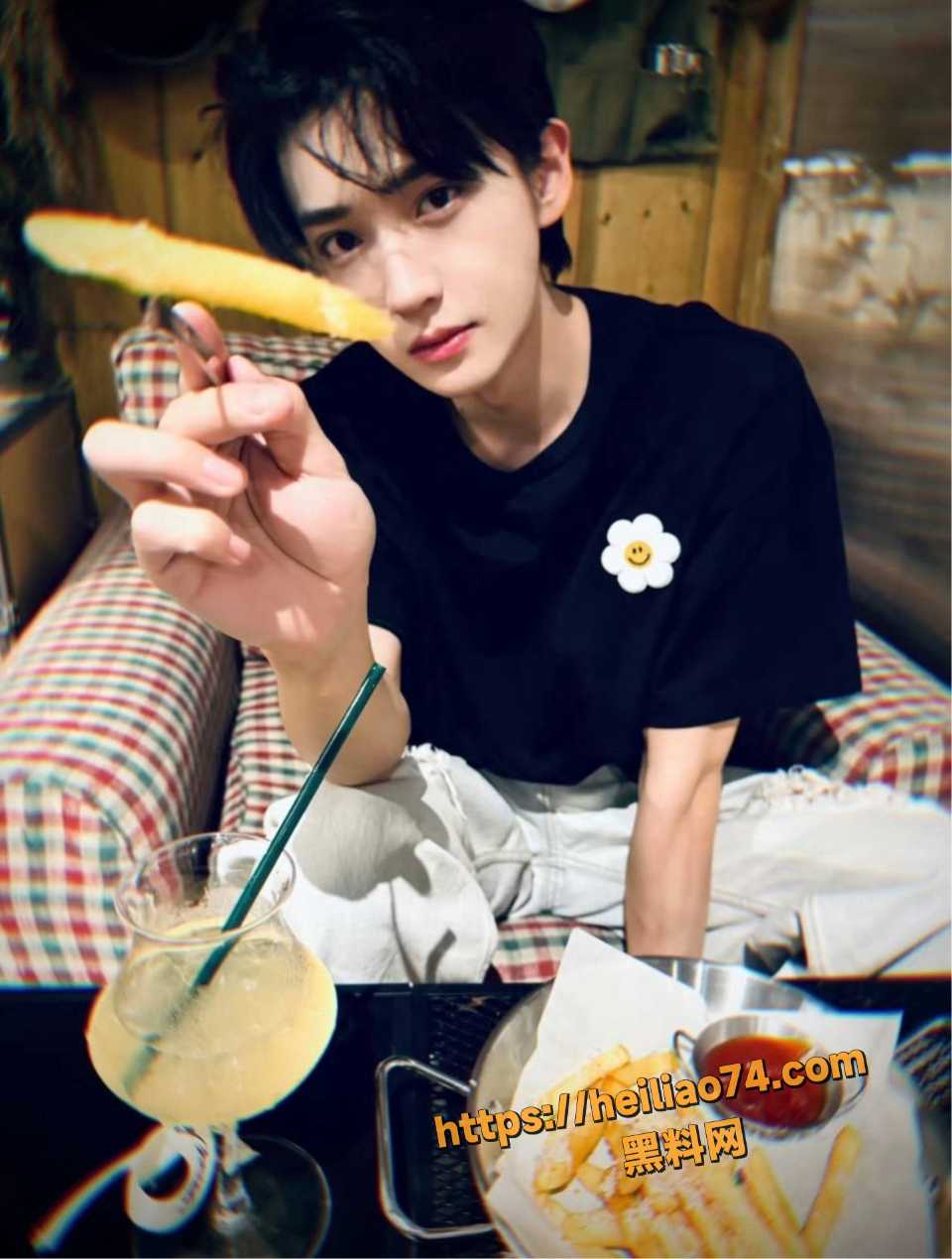 李沛洋与叶鑫鑫性爱视频流出2