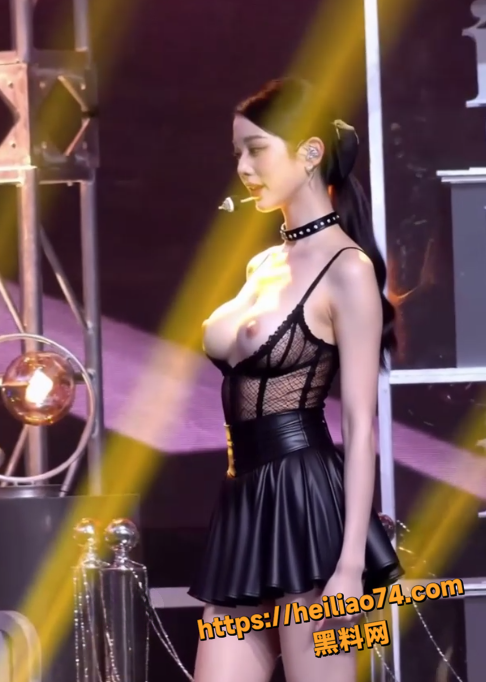 美乳翘臀5