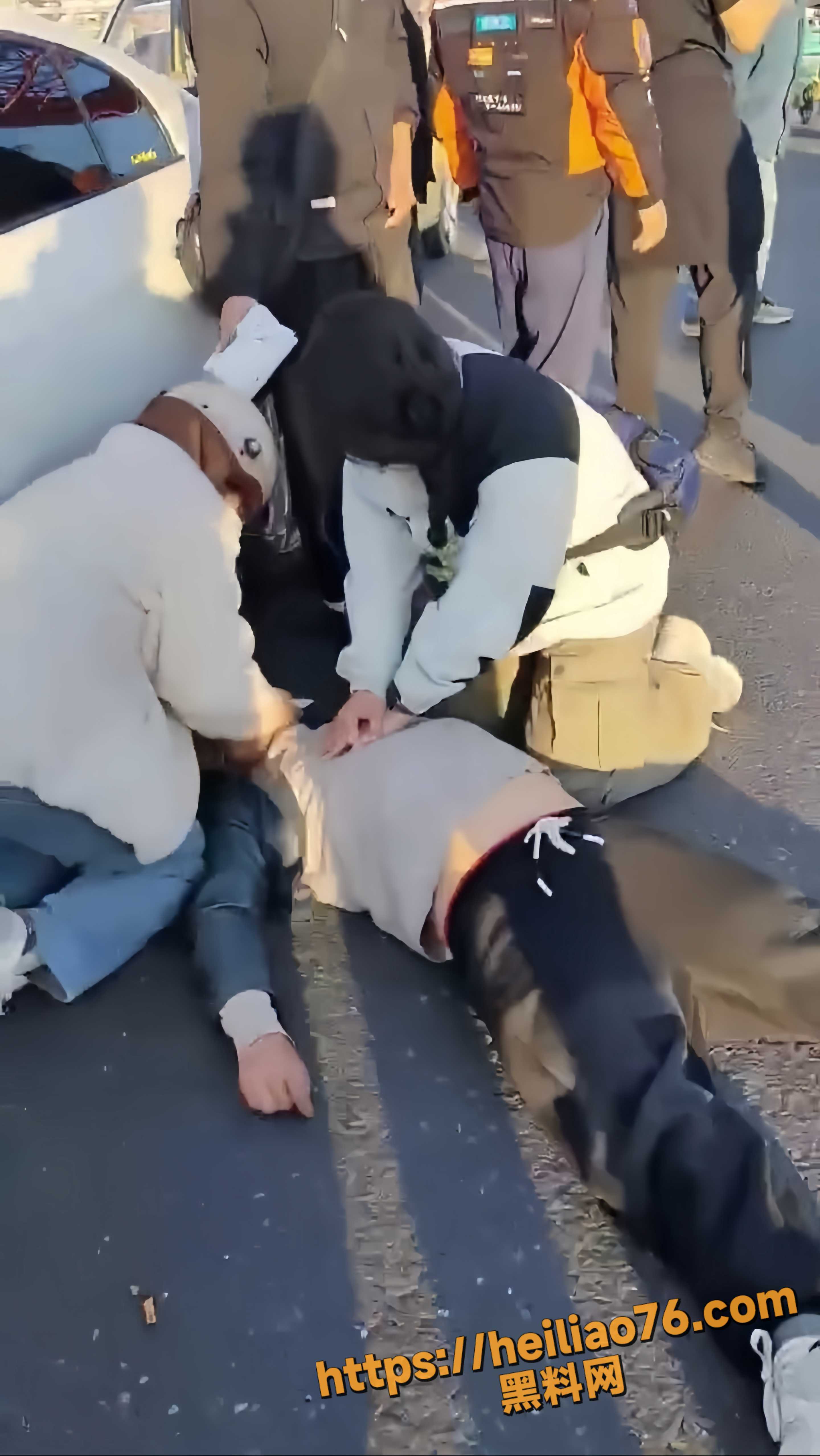 危机现场路人紧急救治2