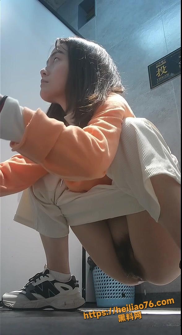 国产美女放尿视频