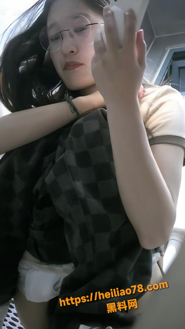师范大学女厕偷拍5