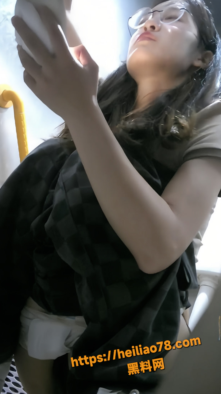 师范大学女厕偷拍6