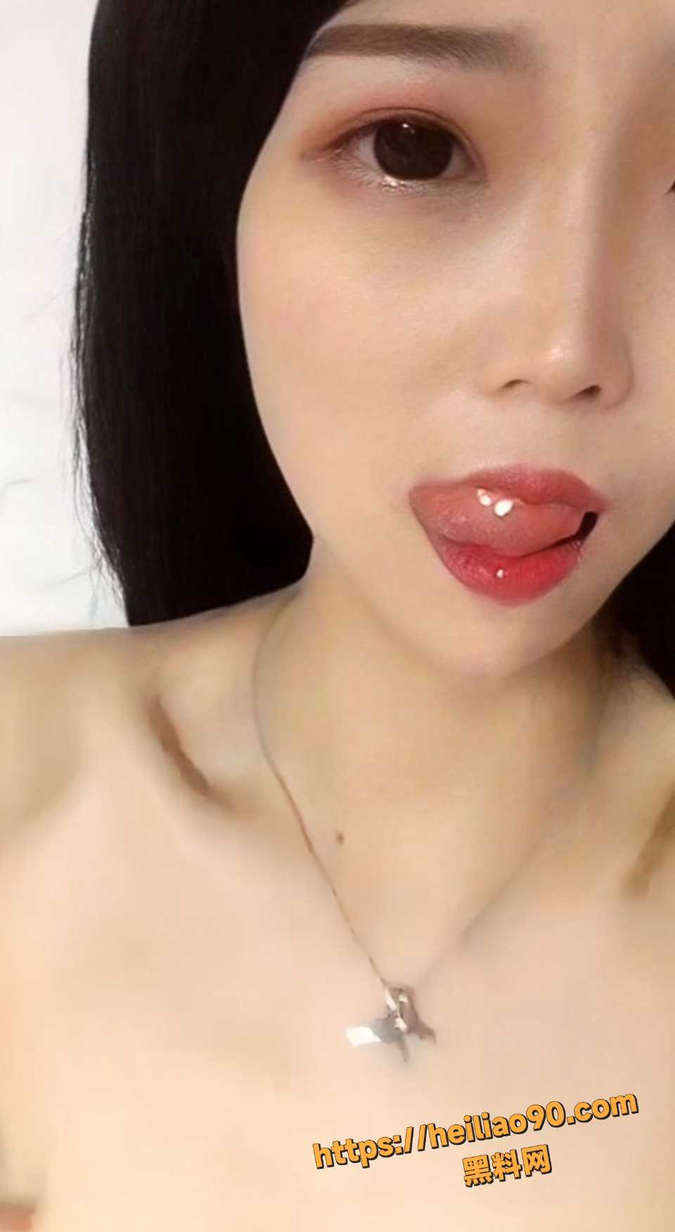 许嫣然一对一裸聊自慰视频1