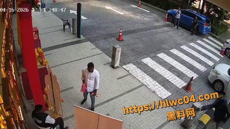 吉隆坡金店遭4匪徒持枪抢劫2