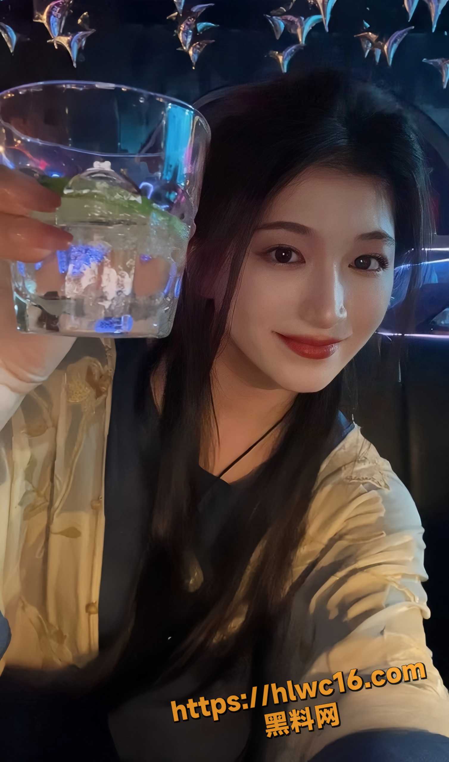 抖音百万粉珠宝博主在下阿桃4