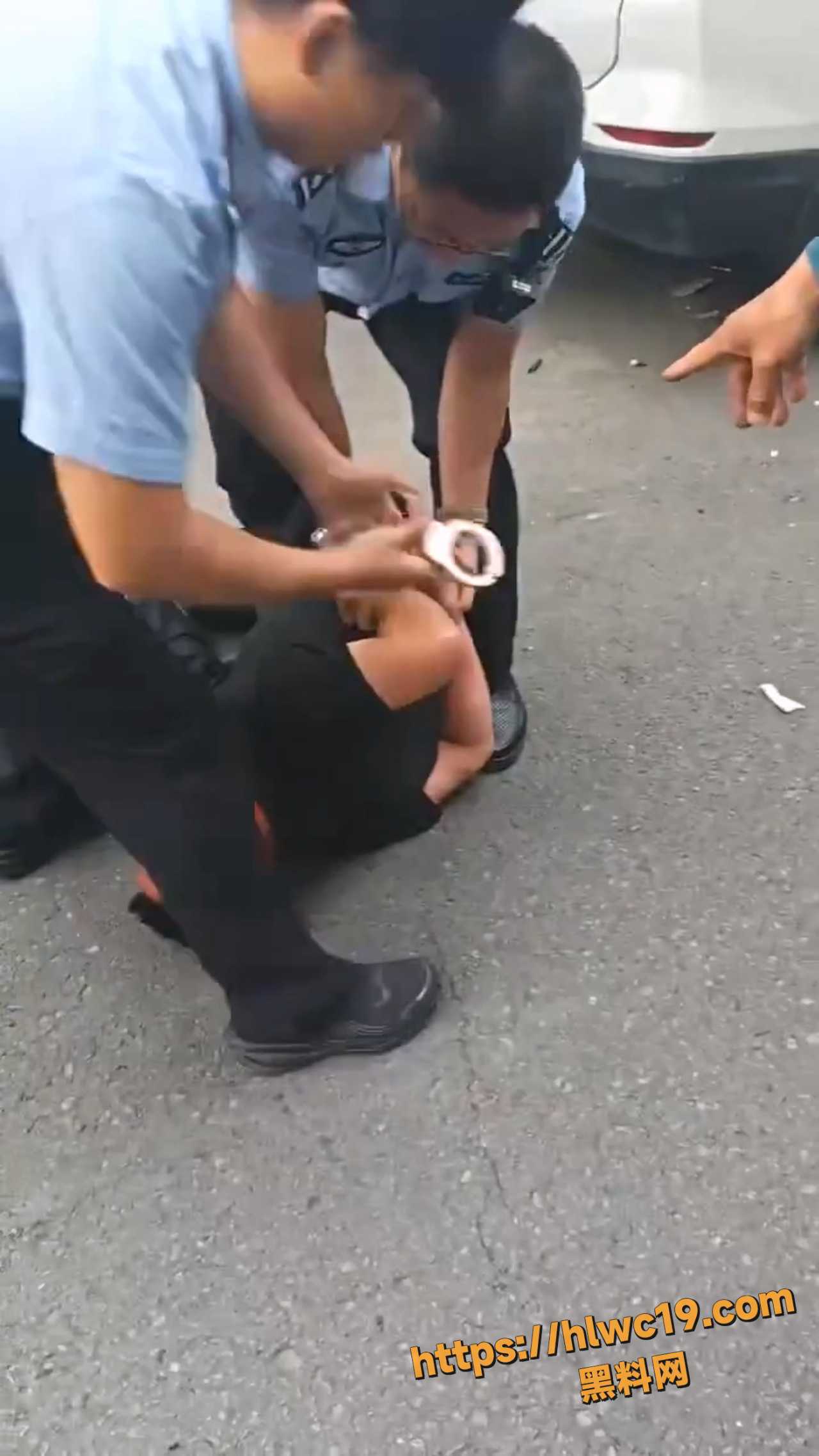 车辆加速冲撞