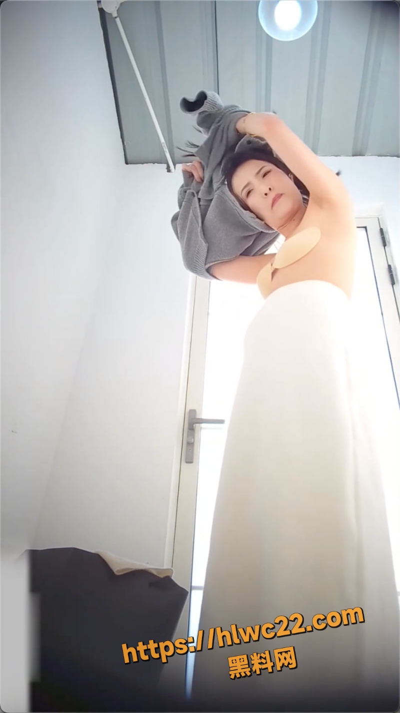 莉莉岛厕拍福利5