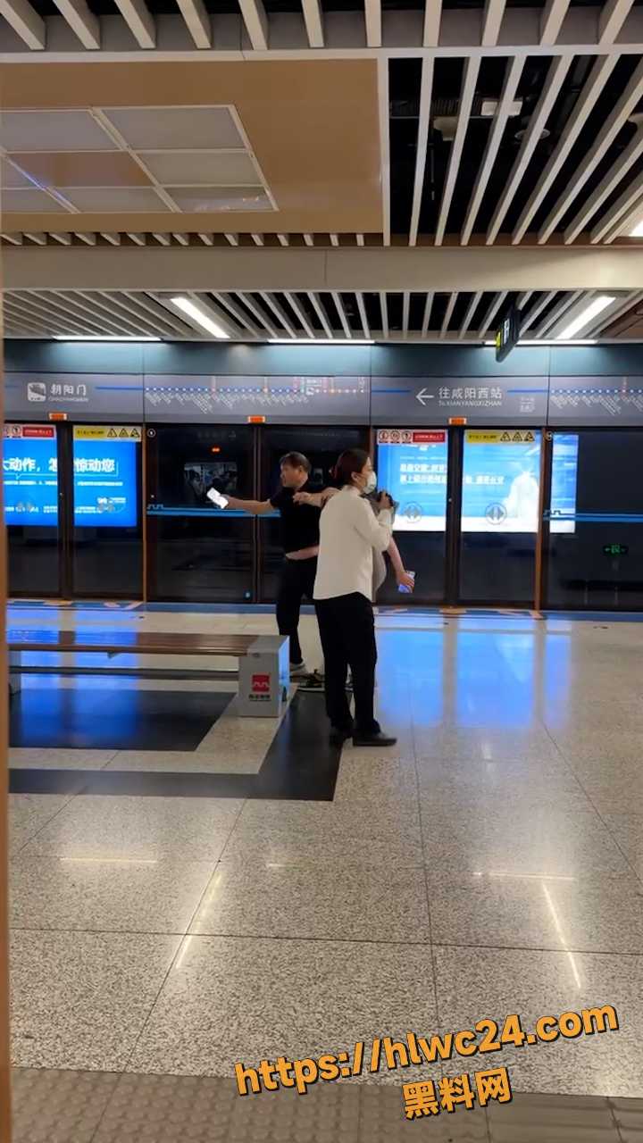 地铁偷拍被抓视频3